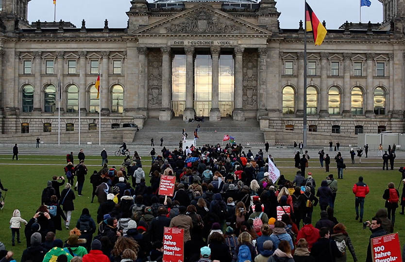 March on the Reichstag following the General Assembly, 2017. Videostill IIPM / Patricia Corniciuc