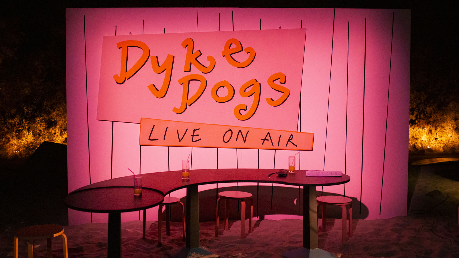 DYKE DOGS SALON Photo: Livia Kappler