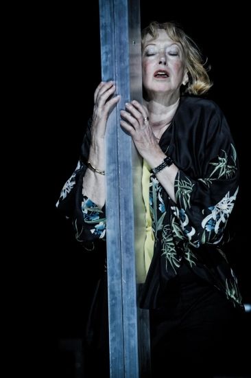 Ilse Ritter in »NEVER FOREVER«Foto: Arno Declair, 2014